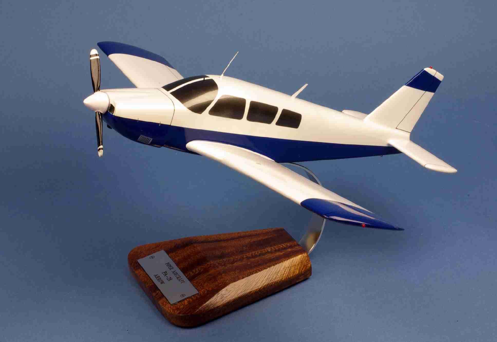 La Boutique du Pilote Piper PA-28 Arrow II maquette bois 1/24