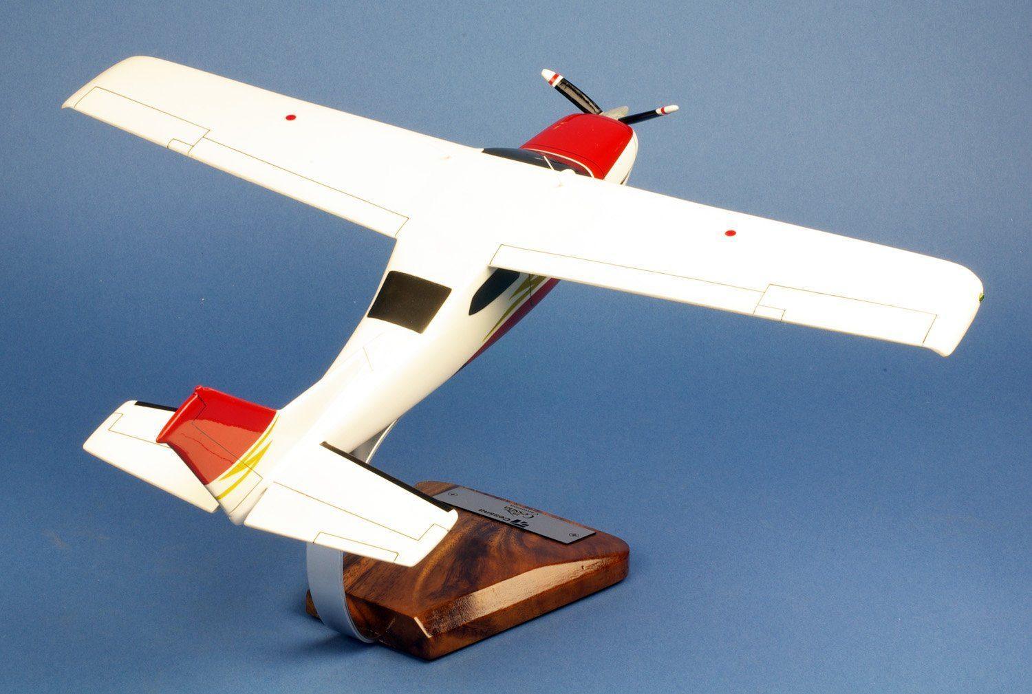 La Boutique du Pilote Cessna 210 Centurion maquette bois 1/24