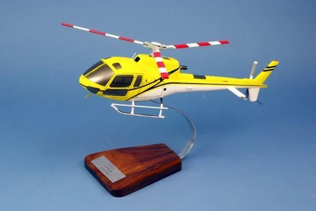 Ecureuil AS-350 maquette hélicoptère bois 1/28 socle