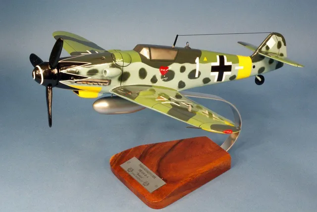 La Boutique du Pilote Bf109G-6 Hartmann maquette avion bois 1/24