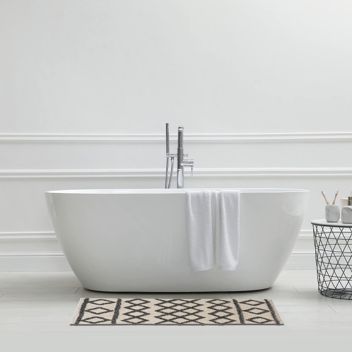LEVASSEUR Izza tapis de bain géométrique noir 60x120cm