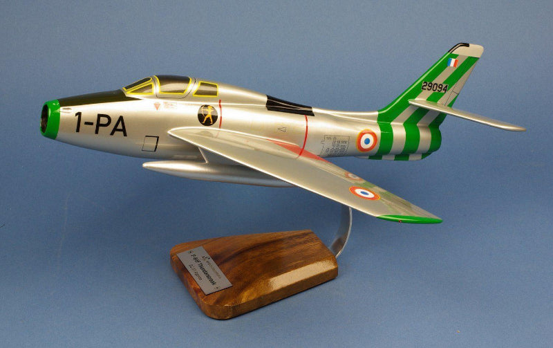 La Boutique du Pilote F-84F Thunderstreak maquette bois 1/32
