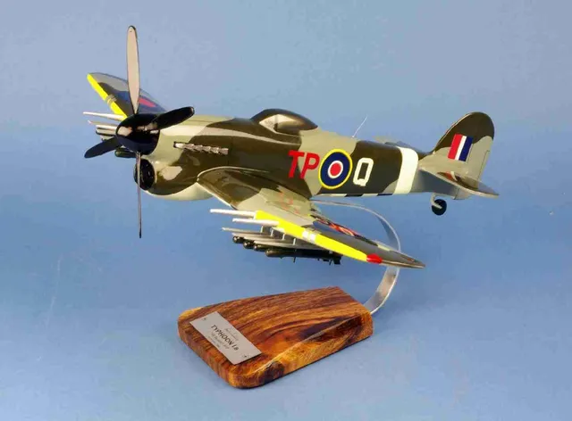 Hawker Typhoon IB 198 Sqn maquette avion bois 1/28