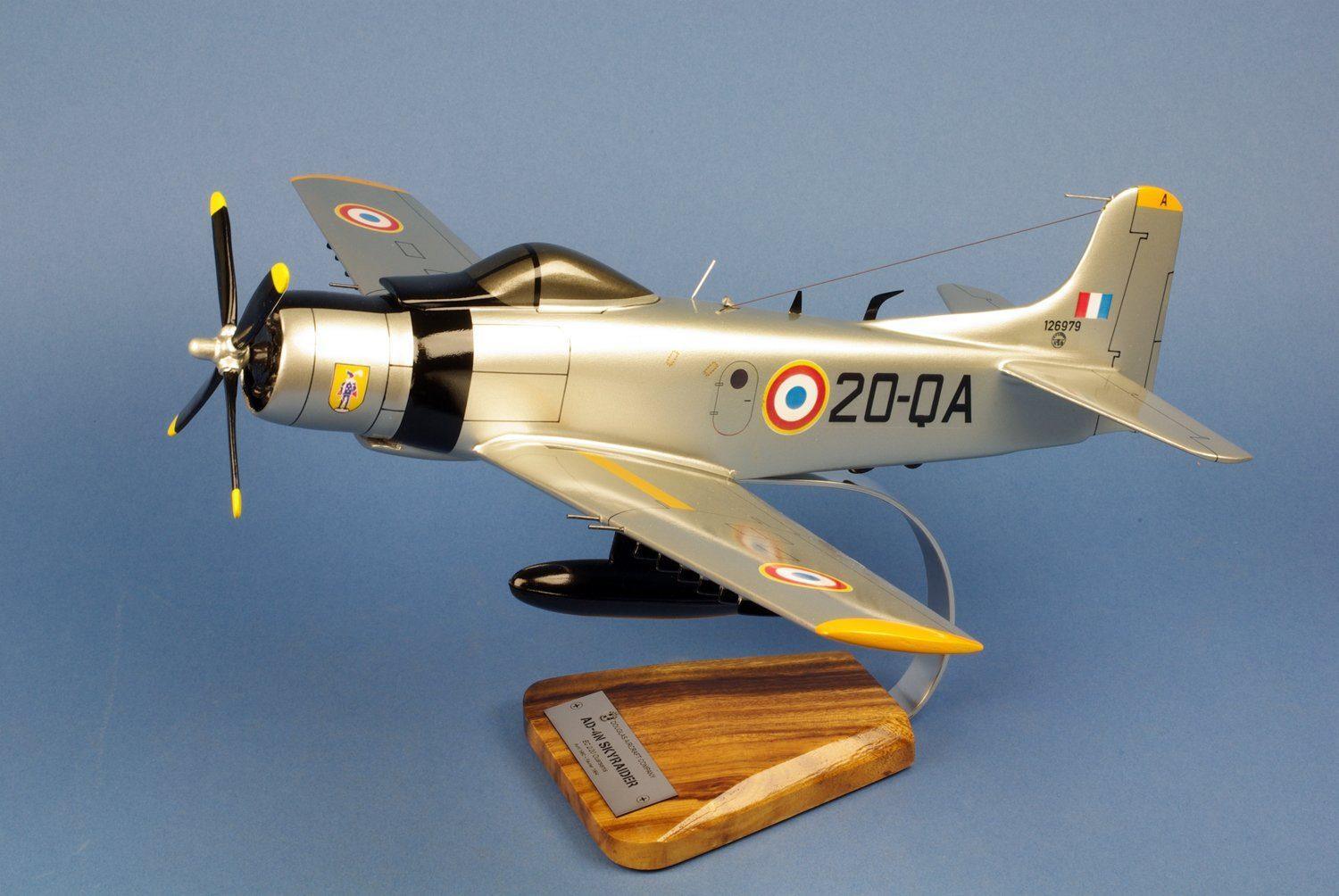 La Boutique du Pilote AD-4N Skyraider EC 2/20 maquette bois 1/30